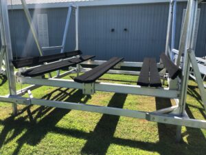 vertical lift set up for tritoon with guides