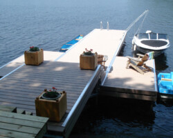Lift up step dock with side wing sections