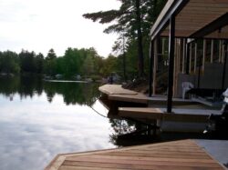 Suspended walkway and boathouse structure