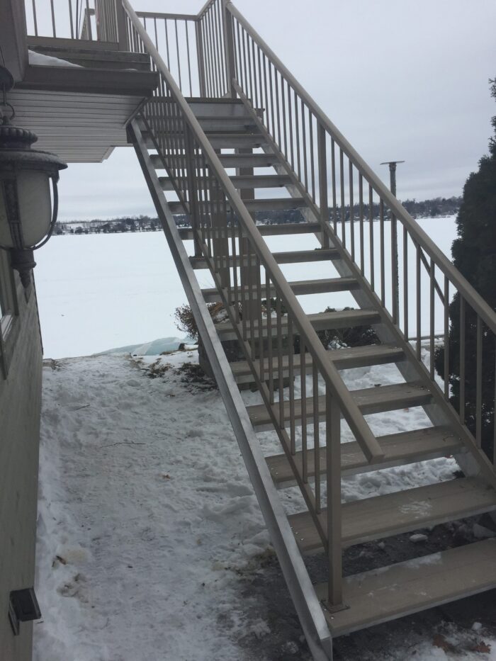 Aluminum Stairs with Pro Decking